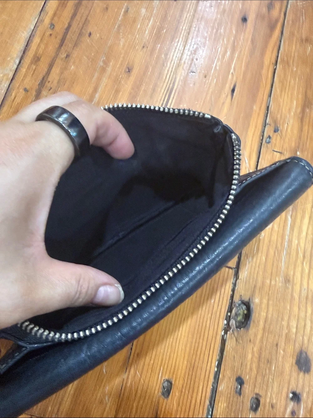 Fossil sleek black
